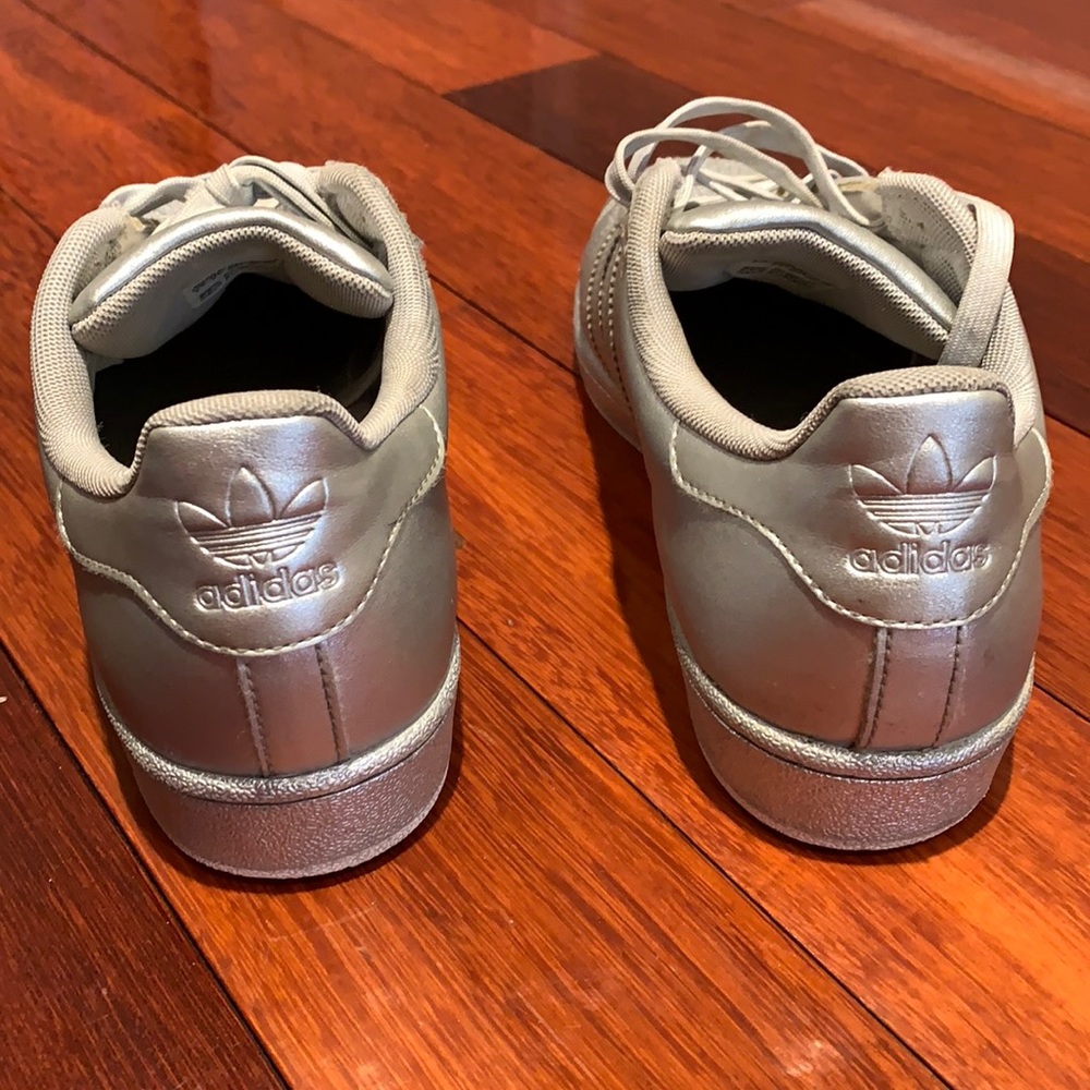 Metallic silver adidas - Picture 3 of 4